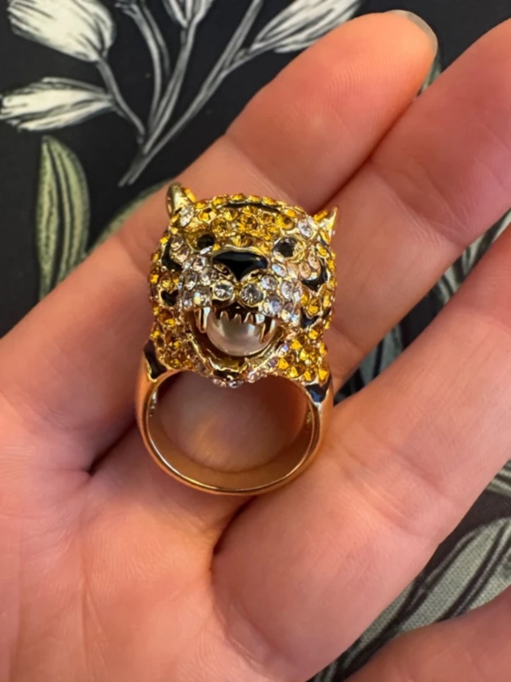 Vintage Rhinestone Tiger Faux Pearl Cocktail Ring Sz 7